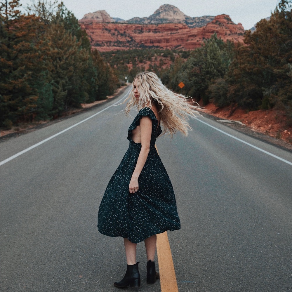 hinge Black Floral V-Neck Ruffle Sleeve Midi Dress